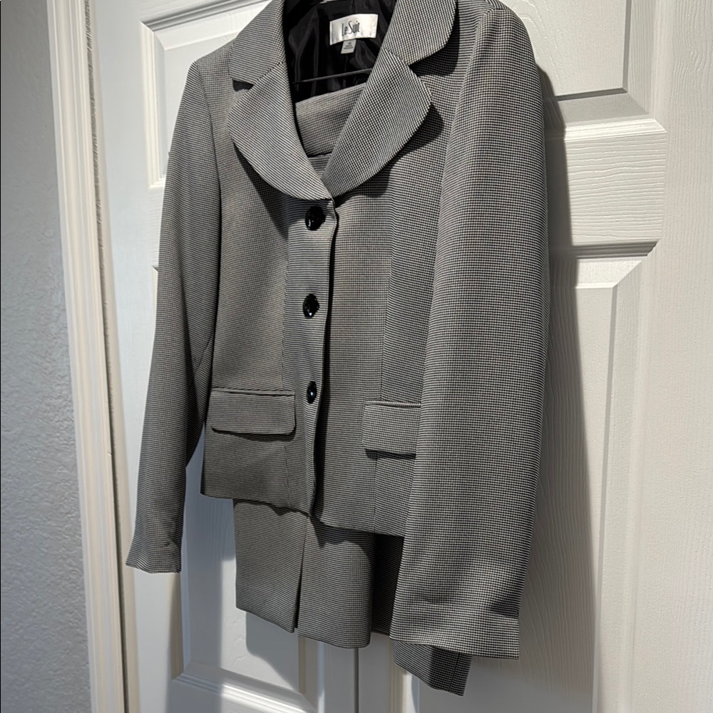 Le Suit Gray Blazer Classic Notched Lapels